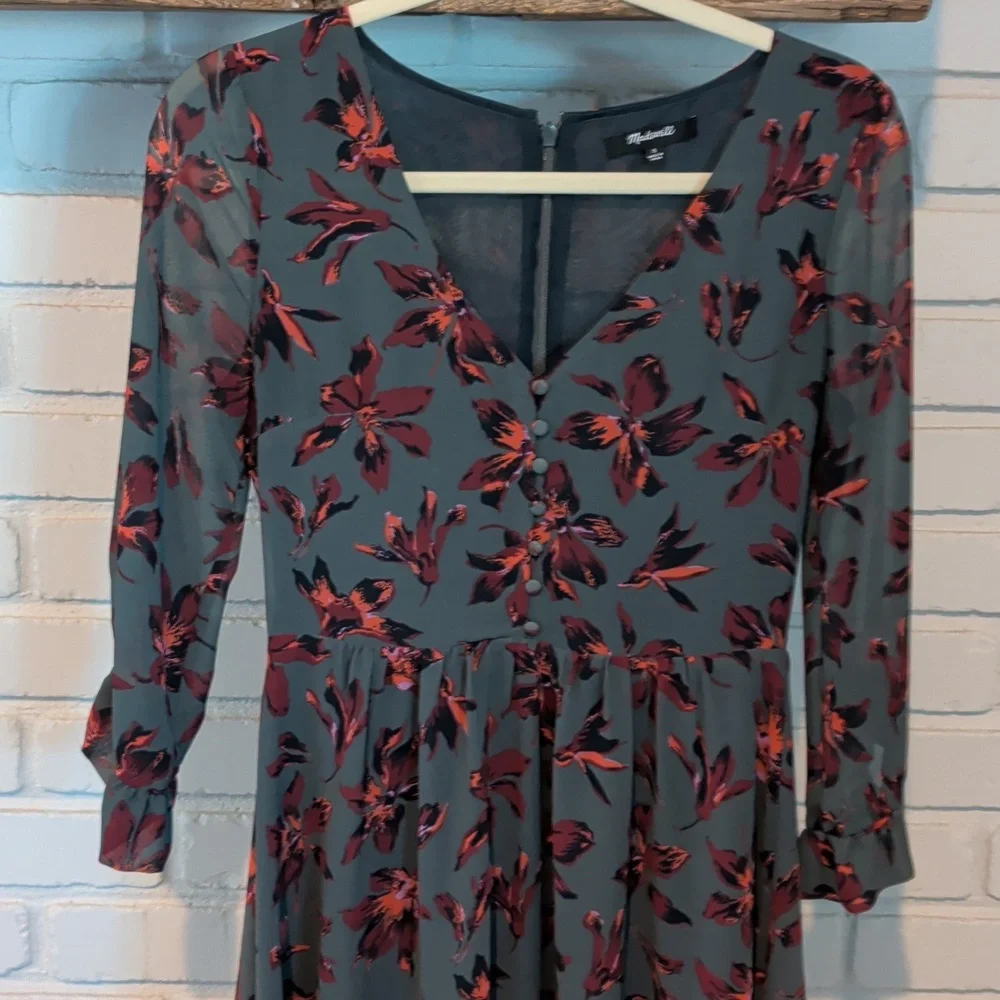 Madewell Moonblossom Ruffle-Sleeve Dress in the Winter Orchid floral pattern. - Picture 5 of 8
